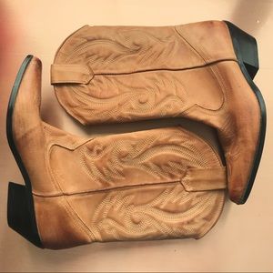 Real leather cowgirl boots! ALDO